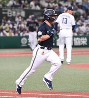 　１回、吉田正は遊ゴロに倒れる（撮影・園田高夫）