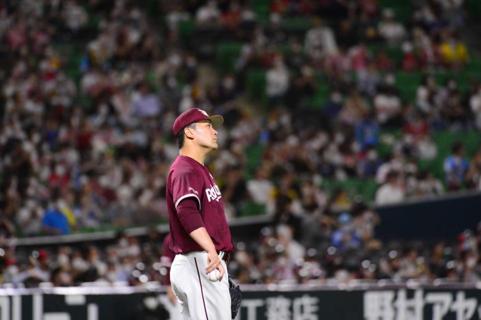 　３回、グラシアルに２者連続となる本塁打を浴び首をかしげる田中将