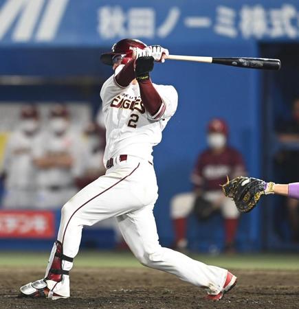 　５回、先制２点適時打を放つ太田（撮影・高石航平）