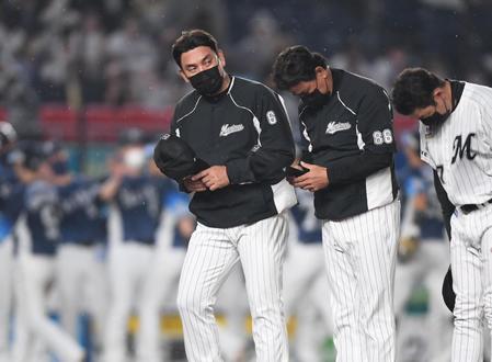 　西武に敗れがっくりの井口監督（撮影・金田祐二）