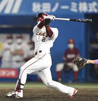 　５回、先制２点適時打を放つ太田（撮影・高石航平）