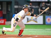 ソフトバンク・甲斐拓也が25打席ぶり安打 前日に王会長から