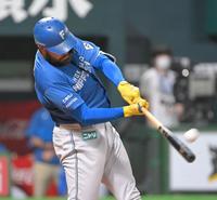 　５回、同点ソロを放つヌニエス（撮影・高部洋祐）