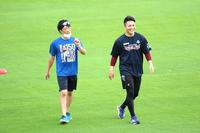 　リラックスした表情で調整を行った則本（右）