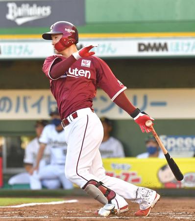 　２回、左前に先制打を放つ太田（撮影・吉澤敬太）