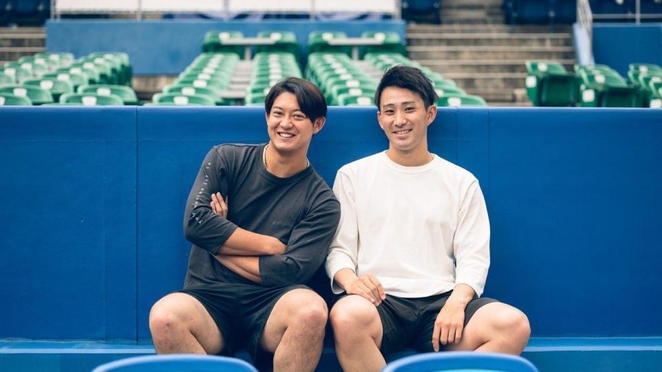 　７分丈Ｔシャツを着た小島・佐藤都