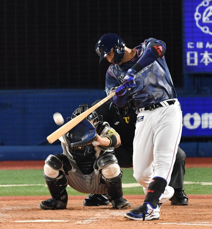 　５回、ソトは右越えにソロを放つ（撮影・佐々木彰尚）