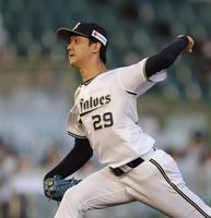 　粘りのピッチングを見せる田嶋（撮影・坂部計介）