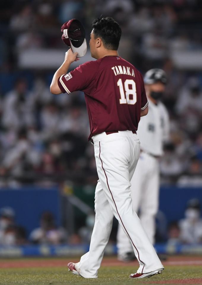 　６回途中で降板した田中将（撮影・開出牧）