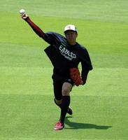 １軍投手練習に参加した松井友