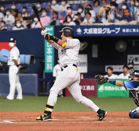 　２回、杉本が先制の左中間ソロを放つ