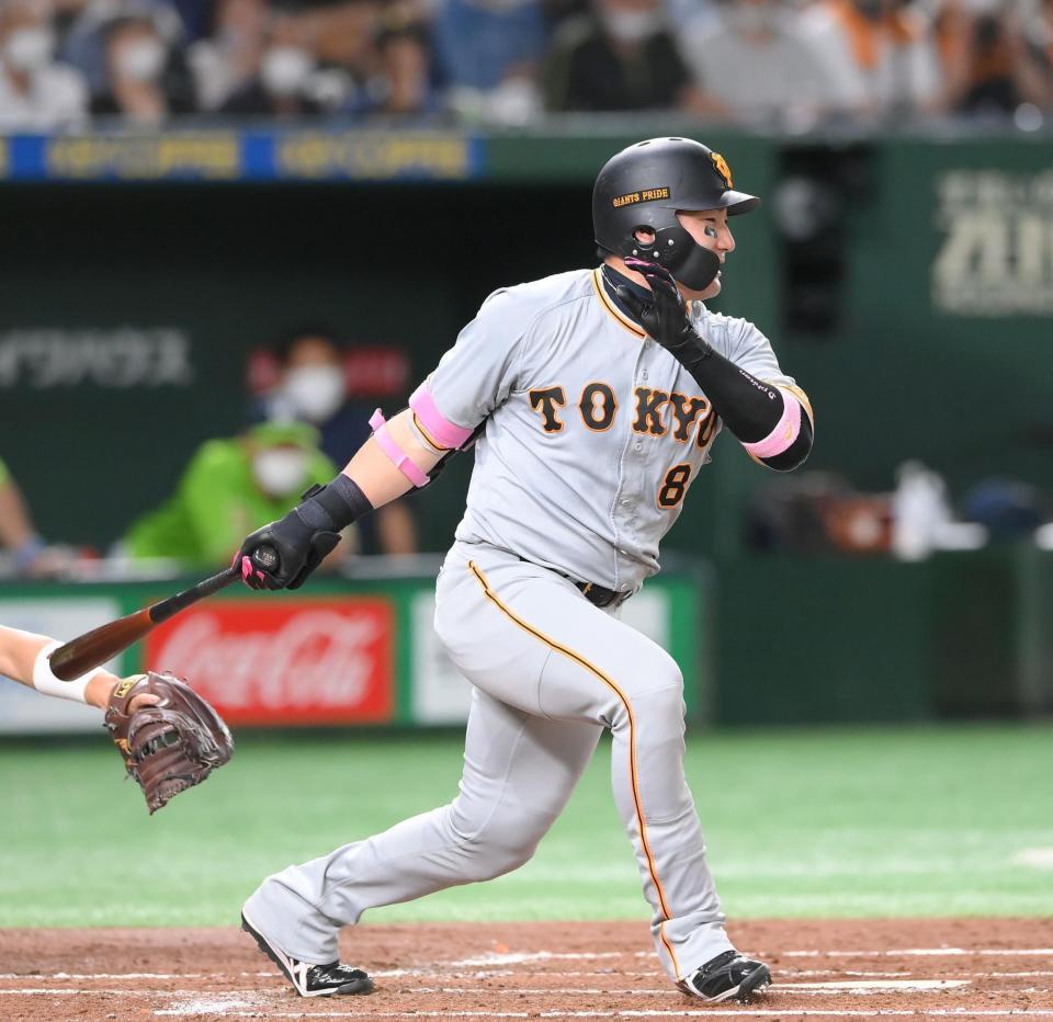 　１回、丸が適時右前打を放つ（撮影・堀内翔）