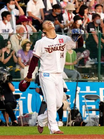 　３回、柳田に続き、柳町にも適時打を浴び、天を仰ぐ則本