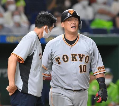 　６回、死球を受けた中田（撮影・堀内翔）