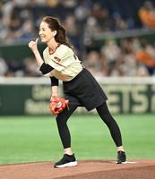 始球式に登場した増田惠子