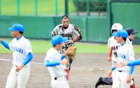 新井貴浩Ｊｒ．関西学院・亮規浩内野手 途中出場も４の０ 大学で