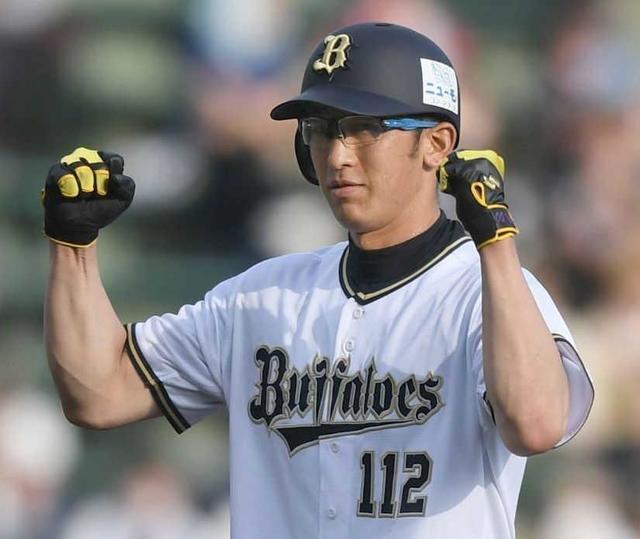 オリックス・石岡　移籍後初先発で初安打＆初得点　人生初お立ち台で「エヴァです」