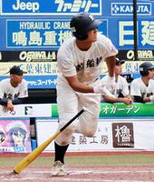 　七回、犠飛で１点を追加したプロ注目・片野