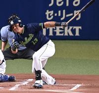 　１回、先制の右前打を放つオスナ