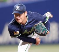 　力投する先発の小川