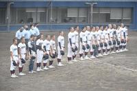 　試合に勝利し、整列する関大北陽ナイン＝（撮影・石井剣太郎）