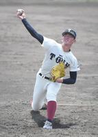 　先発し力投する大阪桐蔭・別所孝亮（撮影・石井剣太郎）