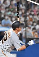 　４回、北村は左前に適時打を放つ（撮影・佐々木彰尚）