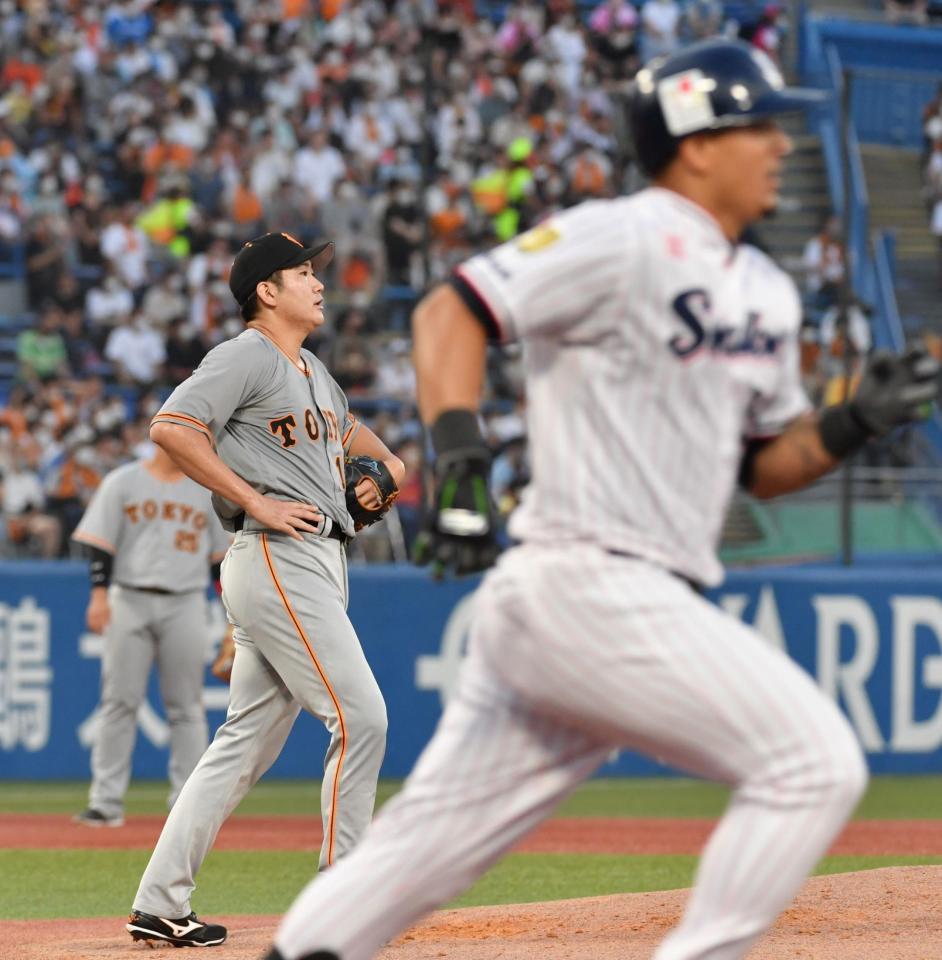 　１回、オスナに右越え満塁弾を浴びた菅野（撮影・佐々木彰尚）