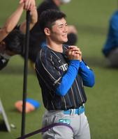 　明るい表情を見せる清宮（撮影・神子素慎一）