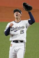 　９回２死で初安打を許し、悔しがるオリックス・椋木
