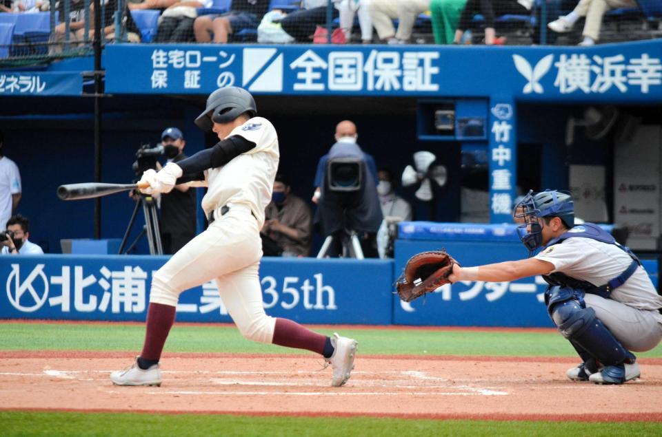 　横浜の捕手で兄の玉城陽希と打席で“対戦”した弟の藤沢翔陵・巧望