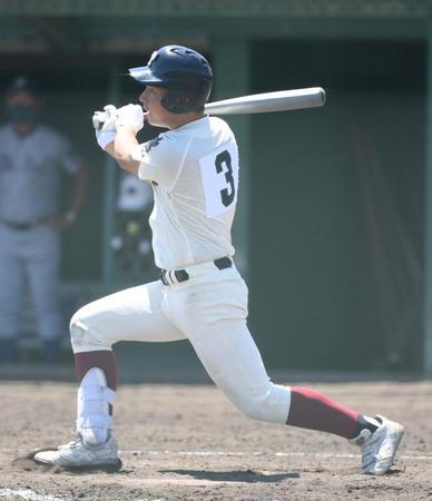 　５回、３ランを放つ大阪桐蔭・丸山一喜（撮影・石井剣太郎）