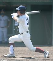 　５回、３ランを放つ大阪桐蔭・丸山一喜（撮影・石井剣太郎）