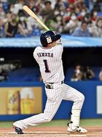 　６回、山田が左越えに勝ち越しソロを放つ