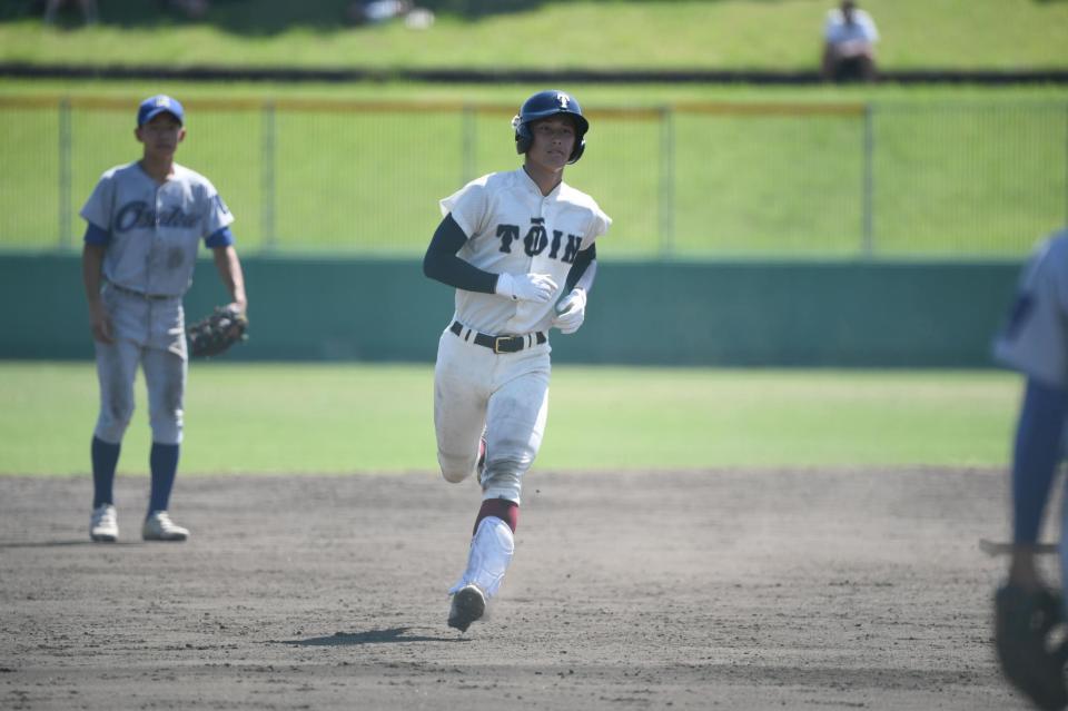 　８回、本塁打を放った大阪桐蔭・松尾汐恩（撮影・石井剣太郎）