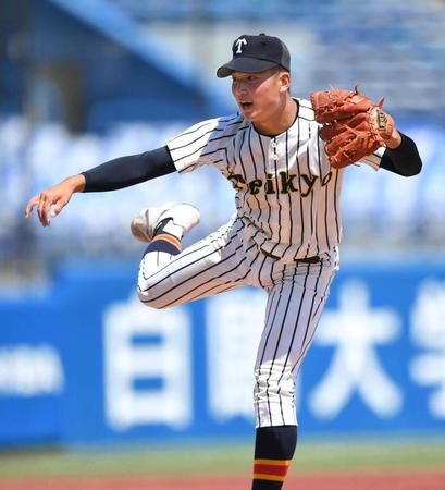 　５回無失点の好投を見せた帝京・西崎（撮影・開出牧）