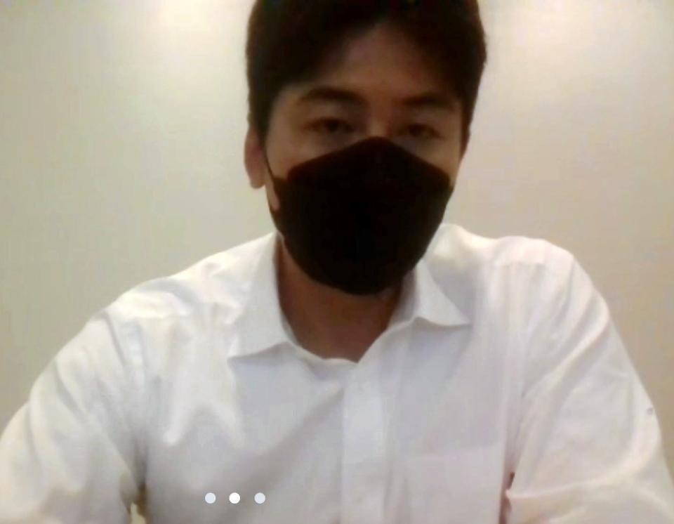 　選手会の臨時大会後会見でオンラインで対応する会沢会長（広島）