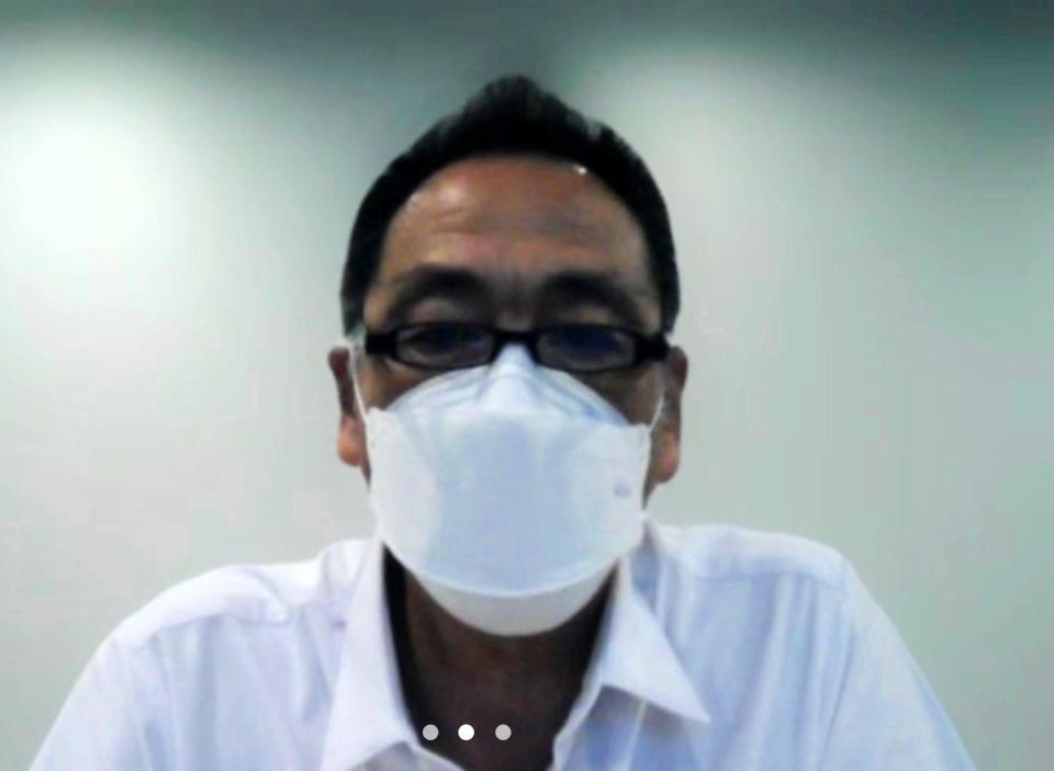 　選手会の臨時大会後会見でオンラインで対応する森事務局長