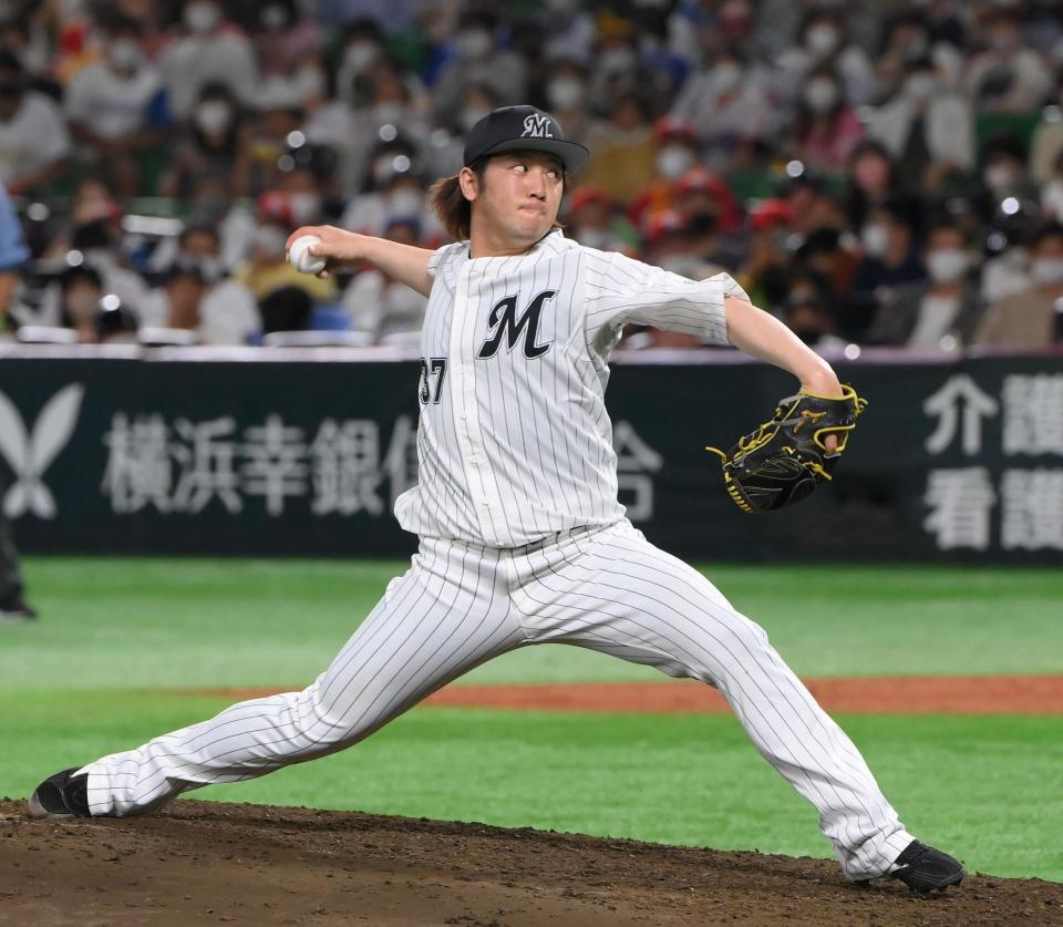 　５回から登板したロッテ・小野（撮影・堀内翔）