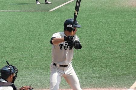 　５回、ソロ本塁打を放った大阪桐蔭・海老根