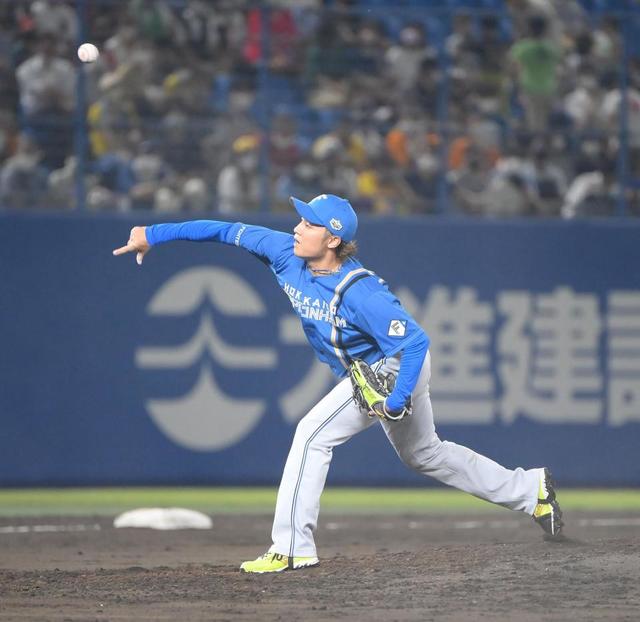 【写真】日本ハム投手の魔球　上向いて打つ打者　見たことないバットの角度
