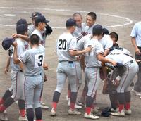 　甲子園出場を決め喜ぶ京都国際ナイン