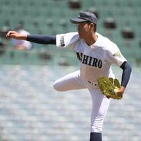 　先発し力投する社・堀田（撮影・石井剣太郎）