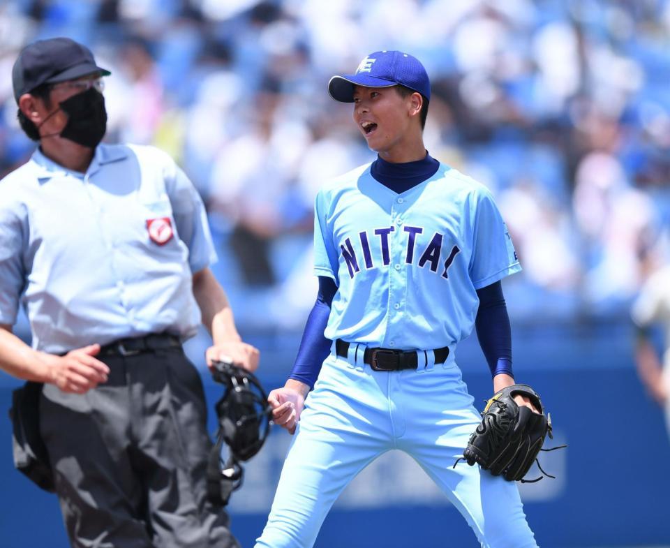 　決勝進出を決め雄叫びをあげる日体大荏原・小金井凌生（撮影・開出牧）