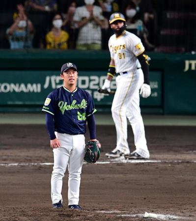 　４回、小川はロドリゲスにソロを許す（撮影・山口登）