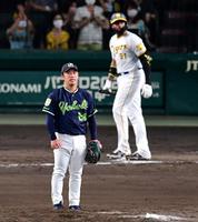 　４回、小川はロドリゲスにソロを許す（撮影・山口登）