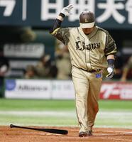 　４回、左越えに勝ち越し３ランを放った山川