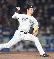 　１１回から登板しプロ発勝利を挙げた阿部（撮影・開出牧）