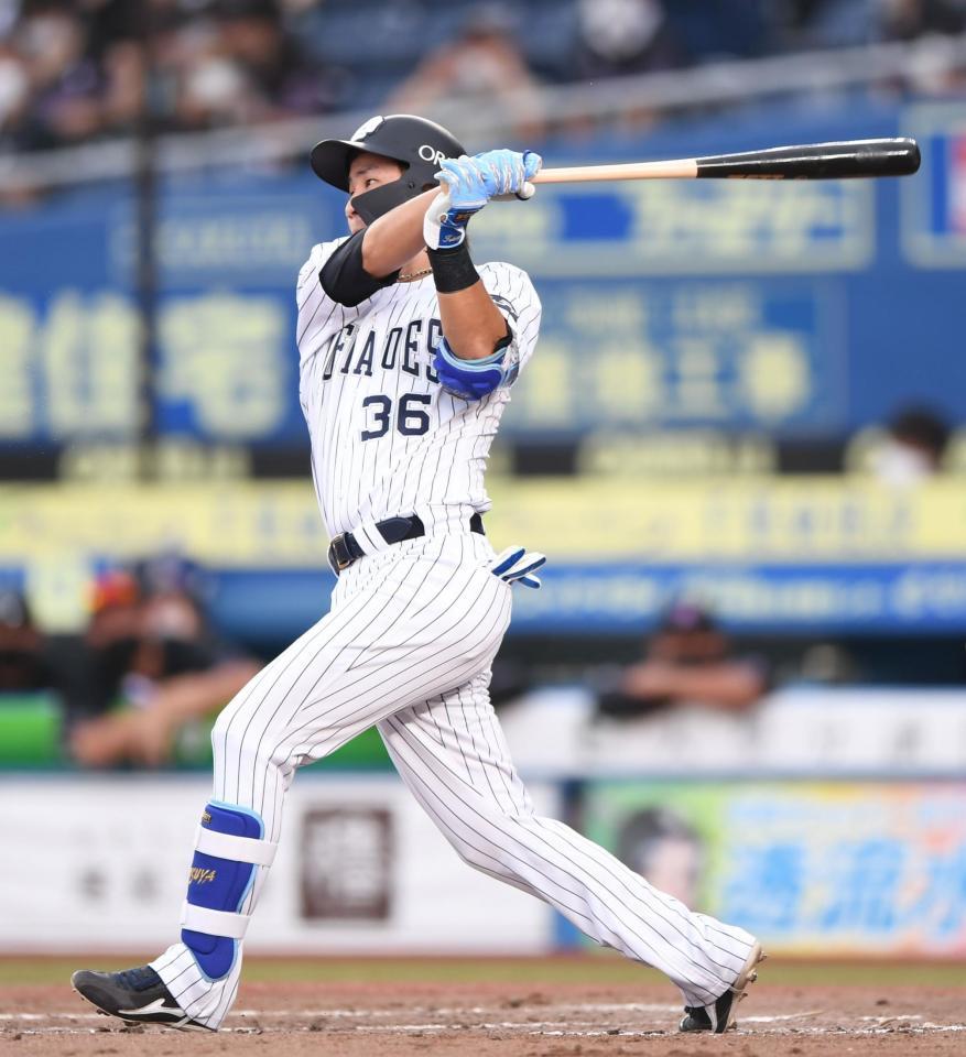 　３回、中前打を放つ山足（撮影・開出牧）