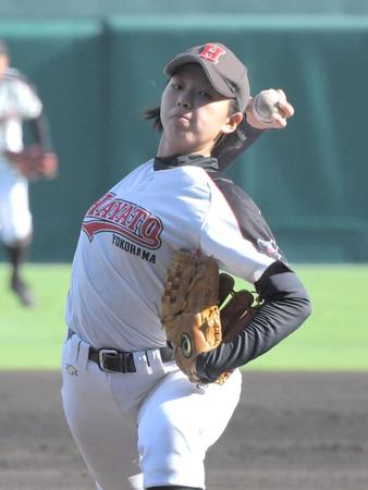 　力投する横浜隼人・本橋未菜（撮影・北村雅宏）